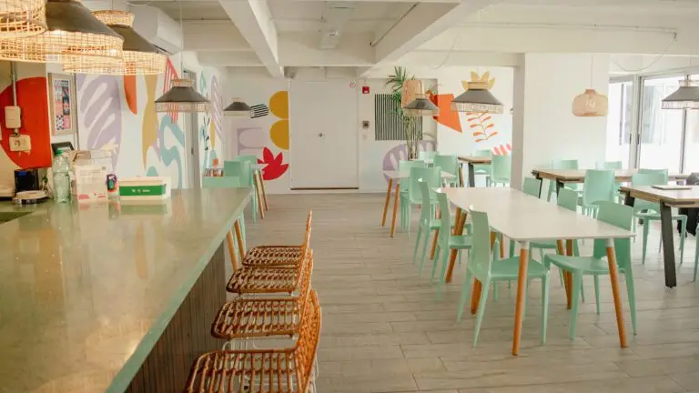 moderno y amplio comedor